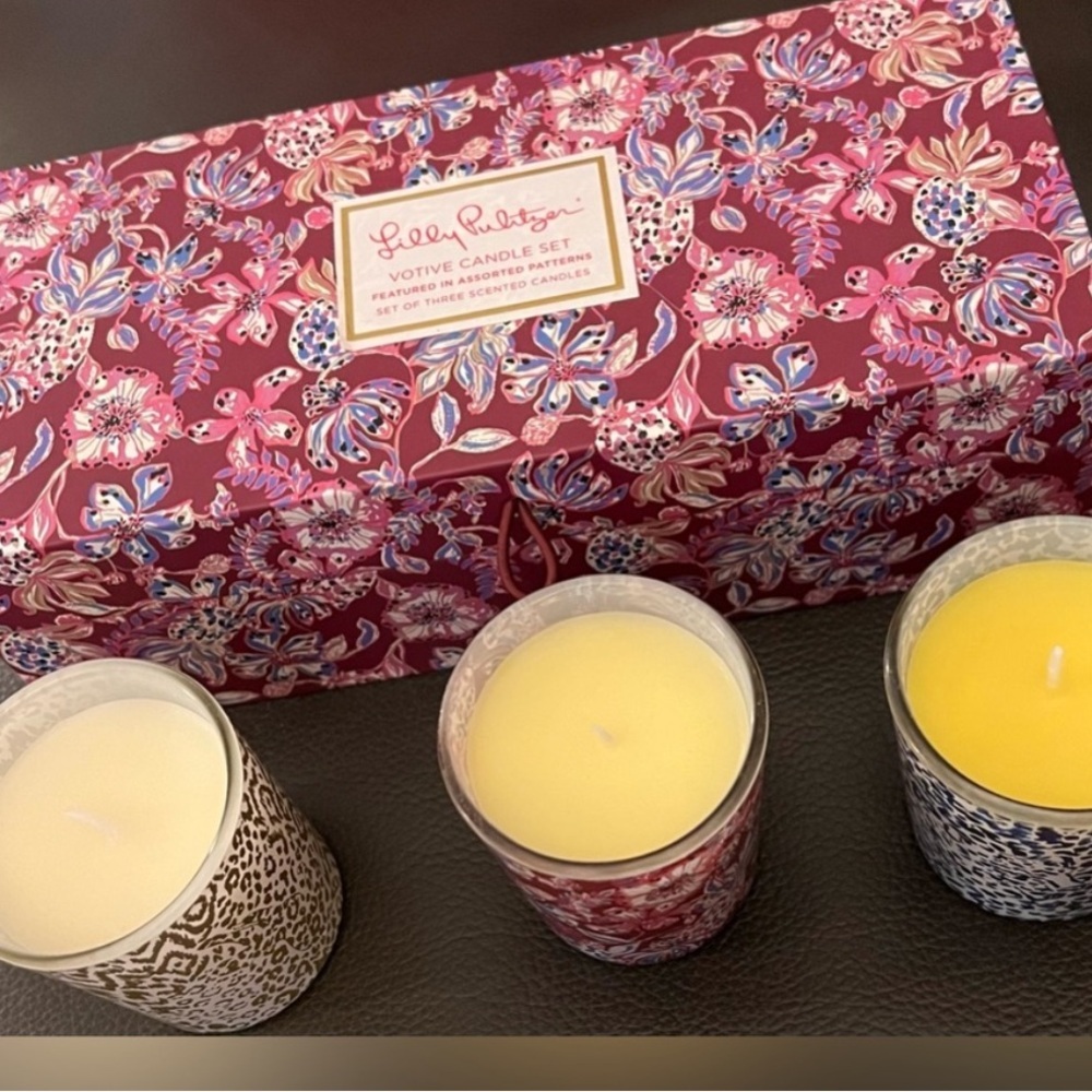 NEW ✨ Lilly Pulitzer Votive Candle Set of 3 in gorgeous magenta floral gift box - Picture 2 of 7